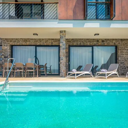 Sun Dance Luxury Villas *